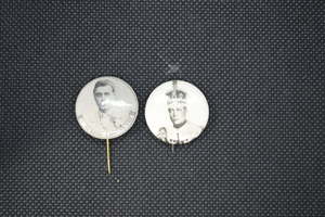 King Edward VIII 8th Mrs Simpson Royalty Pin badge/Button  (x2)